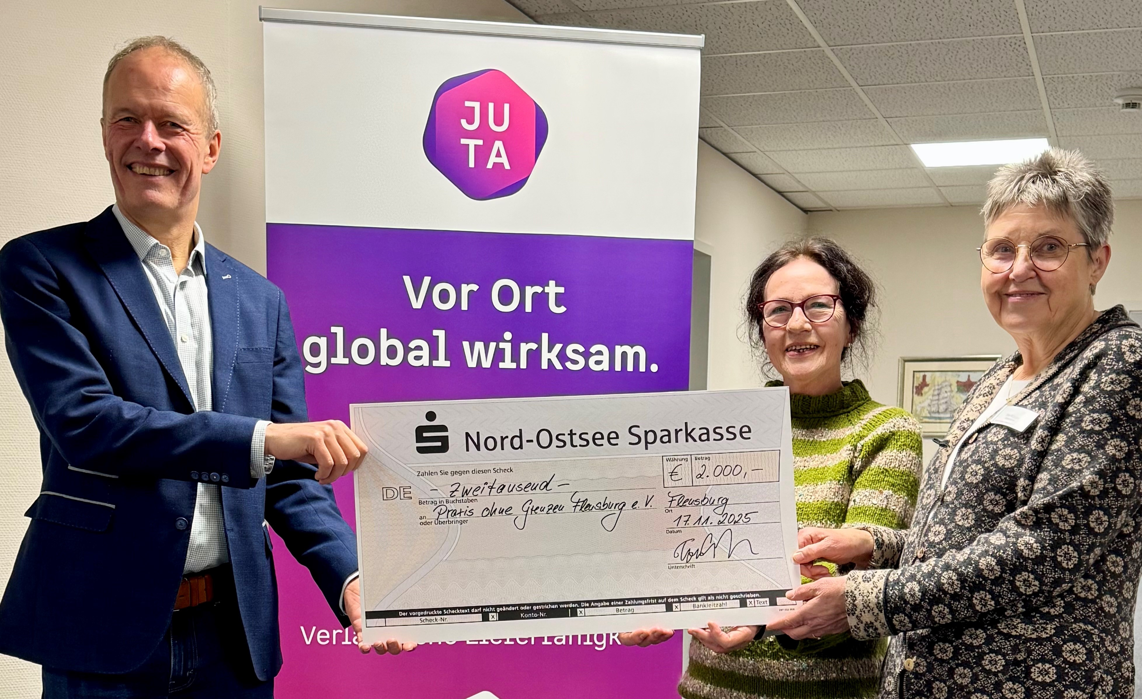 Scheckuebergabe_Juta-PoG